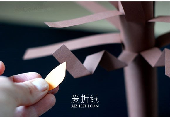 怎么用卡纸手工制作植树节大树的方法教程- www.aizhezhi.com