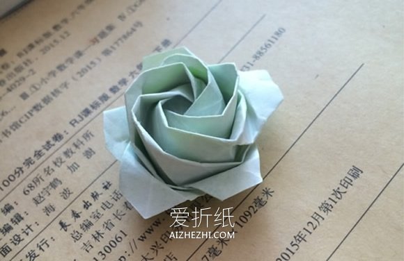 怎么手工折叠立体玫瑰花的折法过程步骤- www.aizhezhi.com