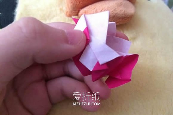 怎么手工折叠立体玫瑰花的折法过程步骤- www.aizhezhi.com