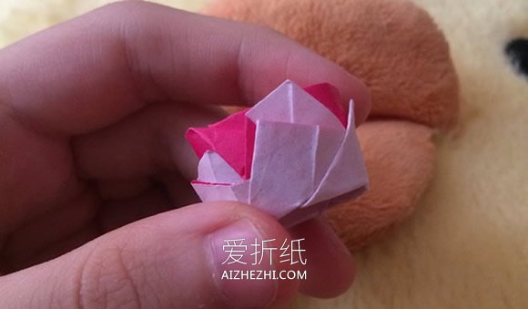 怎么手工折叠立体玫瑰花的折法过程步骤- www.aizhezhi.com