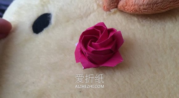 怎么手工折叠立体玫瑰花的折法过程步骤- www.aizhezhi.com