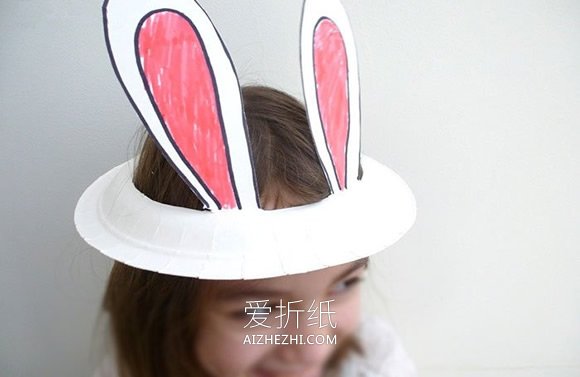 怎么用纸盘做中秋节兔子帽子的制作方法教程- www.aizhezhi.com