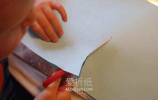 幼儿怎么做教师节百合花贺卡的制作方法教程- www.aizhezhi.com