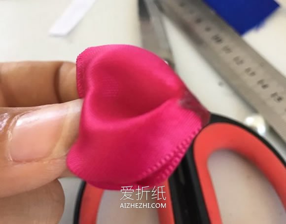 怎么做缎带花头绳发饰的制作方法图解教程- www.aizhezhi.com