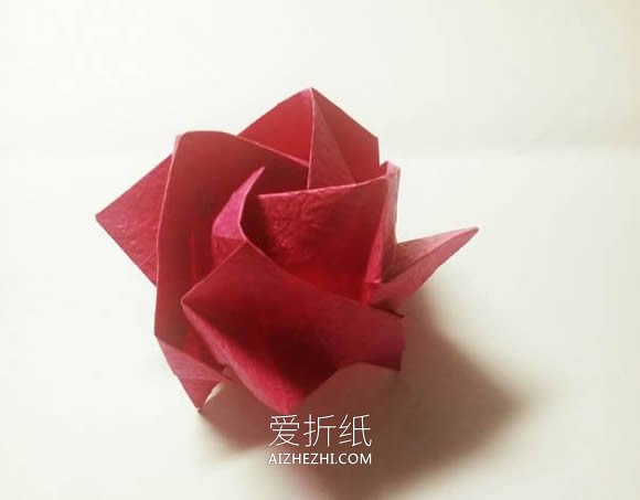 怎么折纸卷心玫瑰花的详细折法步骤图解- www.aizhezhi.com