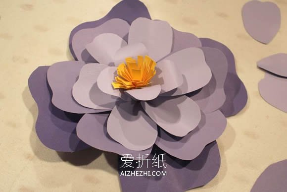 怎么做巨型彩纸牡丹花的制作方法图解步骤- www.aizhezhi.com