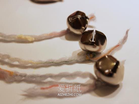 怎么做鸡蛋托风铃的手工制作方法教程- www.aizhezhi.com