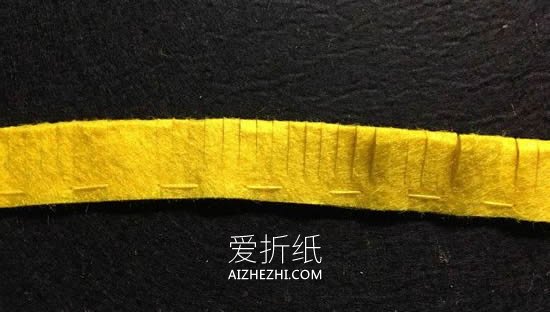怎么用不织布做美丽花朵的布艺手工教程- www.aizhezhi.com