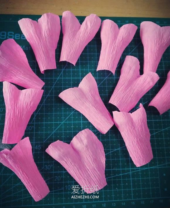 怎么做美丽皱纹纸花的简单制作方法图解- www.aizhezhi.com