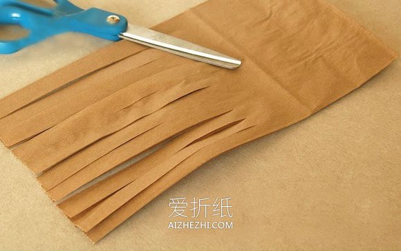 怎么用牛皮纸袋做秋天大树的制作方法教程- www.aizhezhi.com