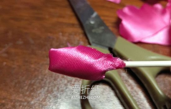 怎么做缎带牡丹花的制作方法图解教程- www.aizhezhi.com