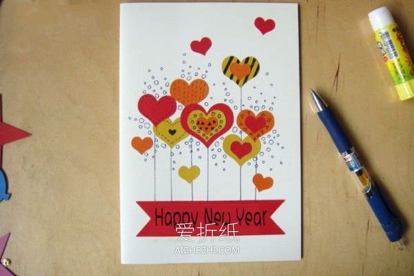 怎么做爱心图案新年贺卡的手工制作方法教程- www.aizhezhi.com