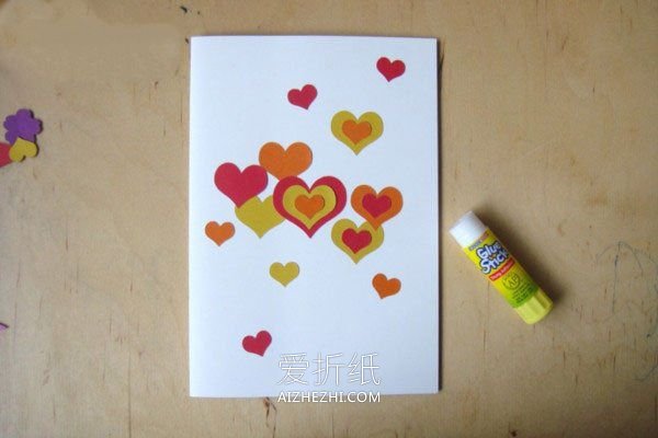 怎么做爱心图案新年贺卡的手工制作方法教程- www.aizhezhi.com