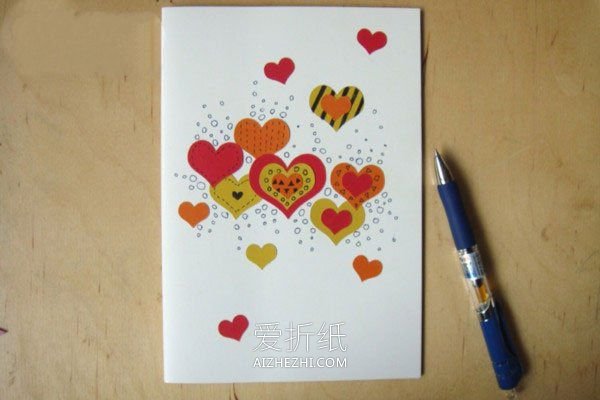 怎么做爱心图案新年贺卡的手工制作方法教程- www.aizhezhi.com
