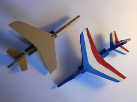 怎么做瓦楞纸飞机模型的手工制作教程