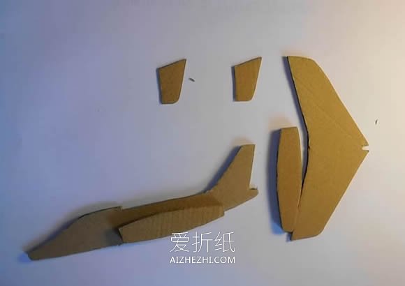 怎么做瓦楞纸飞机模型的手工制作教程- www.aizhezhi.com