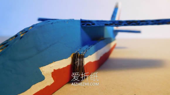 怎么做瓦楞纸飞机模型的手工制作教程- www.aizhezhi.com