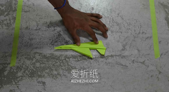 怎么折纸F-16战斗轰炸机的折法图解步骤- www.aizhezhi.com