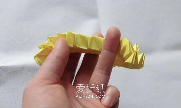 怎么折纸立体菠萝和叶子的折法图解步骤- www.aizhezhi.com