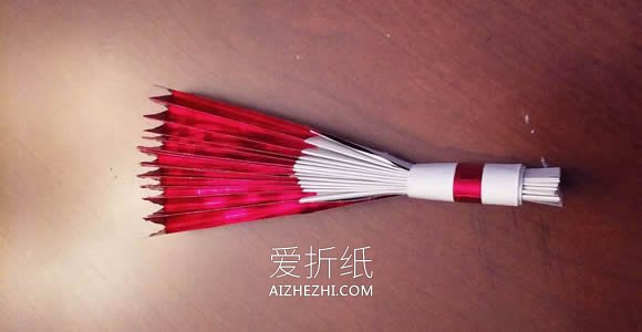 手工折纸漂亮纸扇怎么折的图解教程- www.aizhezhi.com