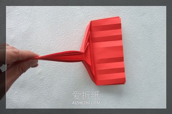 怎么折纸创意倒油漆的折法图解教程- www.aizhezhi.com