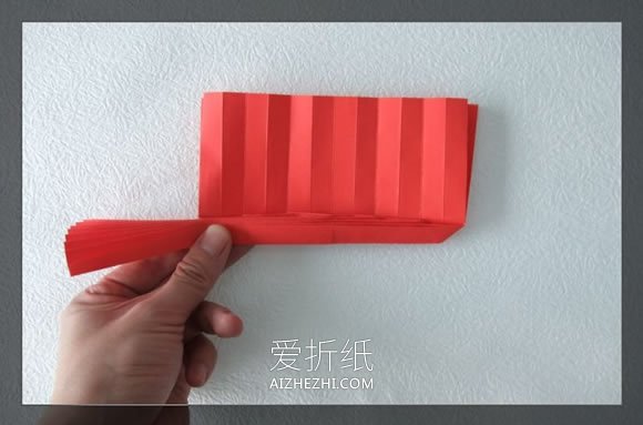 怎么折纸创意倒油漆的折法图解教程- www.aizhezhi.com