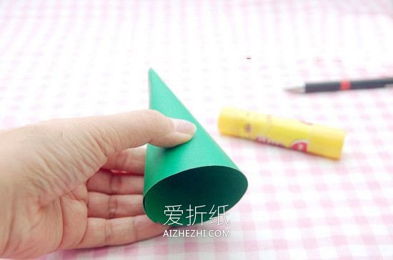 怎么做可爱又漂亮纸圣诞树的制作方法教程- www.aizhezhi.com