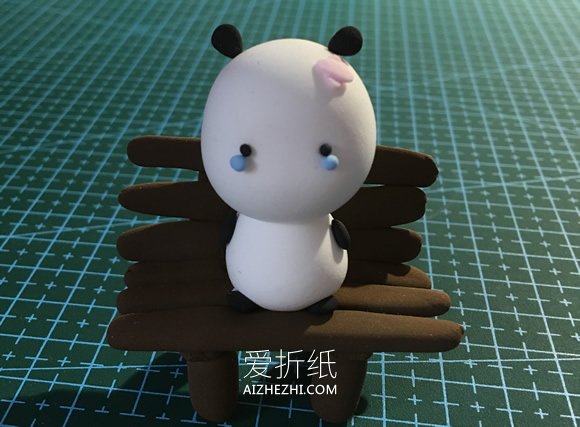 怎么简单做可爱超轻粘土小熊猫的图解教程- www.aizhezhi.com