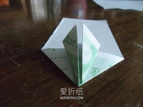 怎么简单折吹气玩具纸车的折法图解- www.aizhezhi.com