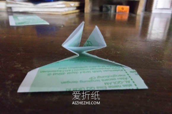 怎么简单折吹气玩具纸车的折法图解- www.aizhezhi.com