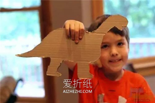 幼儿怎么做纸板恐龙的手工制作教程- www.aizhezhi.com