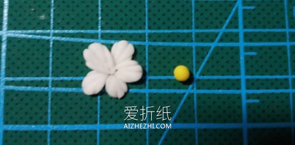 怎么做软陶草莓花朵耳钉的制作方法图解- www.aizhezhi.com