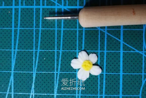 怎么做软陶草莓花朵耳钉的制作方法图解- www.aizhezhi.com