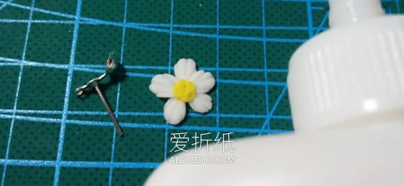 怎么做软陶草莓花朵耳钉的制作方法图解- www.aizhezhi.com