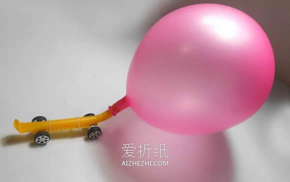 怎么做气球吹气动力小车的制作方法教程- www.aizhezhi.com