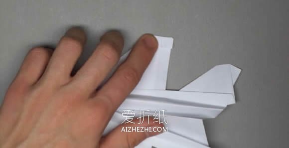 逼真F-16纸飞机的折法详细过程图解- www.aizhezhi.com