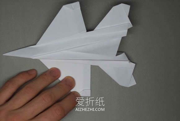 逼真F-16纸飞机的折法详细过程图解- www.aizhezhi.com