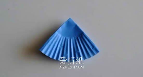 怎么简单用蛋糕纸做圣诞树贴画的制作方法- www.aizhezhi.com