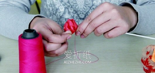 怎么折彩塑棉玫瑰花的折纸方法步骤图解- www.aizhezhi.com