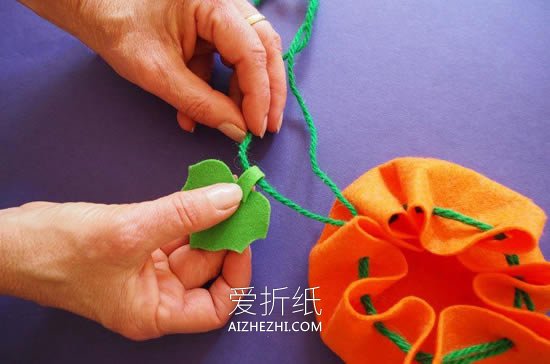 怎么做万圣节南瓜糖果袋的布艺手工教程- www.aizhezhi.com