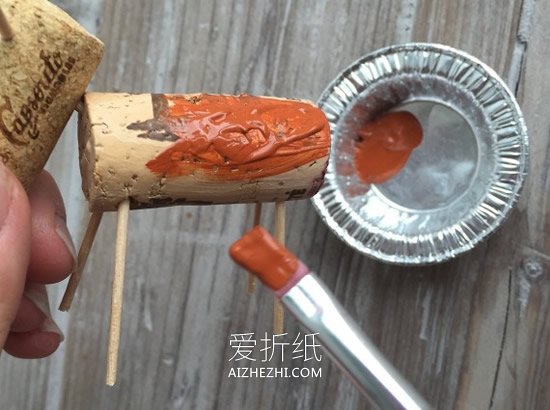 红酒瓶塞怎么废物利用 手工制作圣诞麋鹿挂饰- www.aizhezhi.com