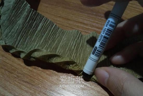 怎么做皱纹纸松果的手工制作方法教程- www.aizhezhi.com