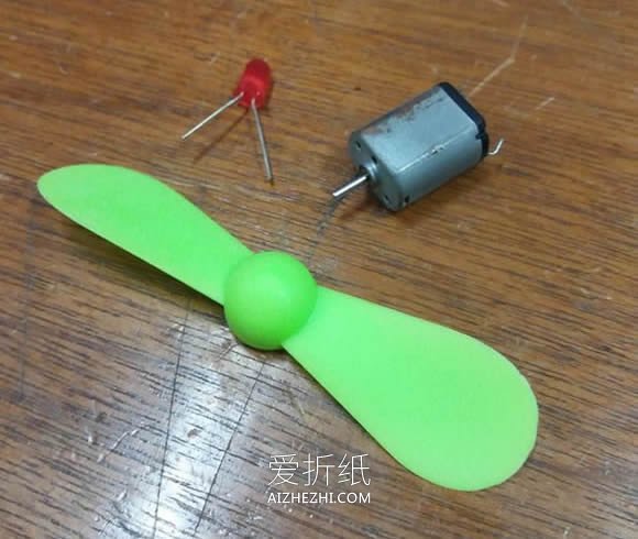 怎么做迷你风力涡轮机的DIY制作方法教程- www.aizhezhi.com