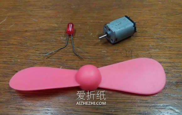 怎么做迷你风力涡轮机的DIY制作方法教程- www.aizhezhi.com