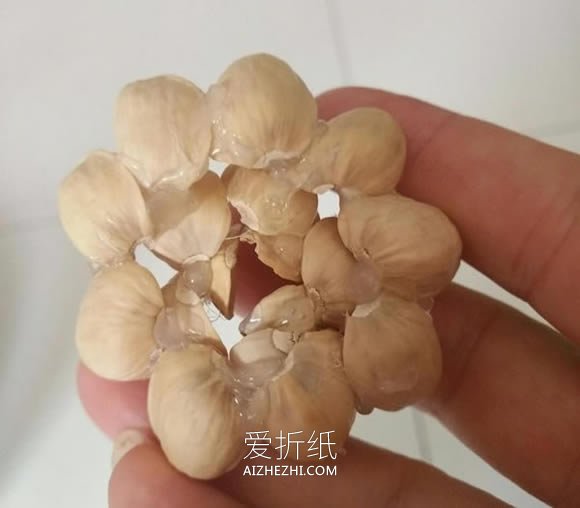 怎么做开心果壳插花摆饰的制作方法图解- www.aizhezhi.com