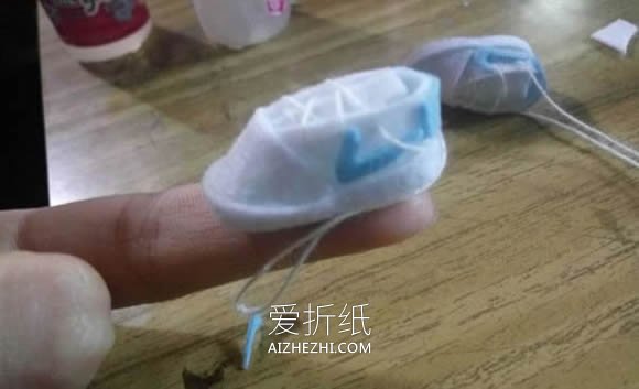 怎么做芭比娃娃鞋子的布艺手工制作教程- www.aizhezhi.com