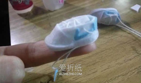 怎么做芭比娃娃鞋子的布艺手工制作教程- www.aizhezhi.com