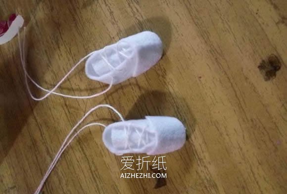 怎么做芭比娃娃鞋子的布艺手工制作教程- www.aizhezhi.com