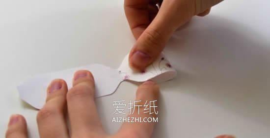 怎么用卡纸做礼品盒装饰蝴蝶结的制作方法- www.aizhezhi.com