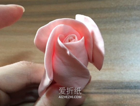 怎么做粘土玫瑰花的详细过程步骤图- www.aizhezhi.com